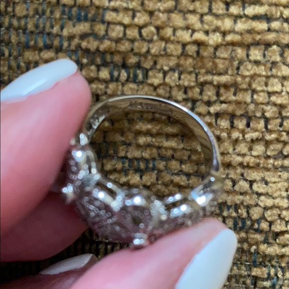 Lia Sophia Abloom ring size 8 - Picture 2 of 3